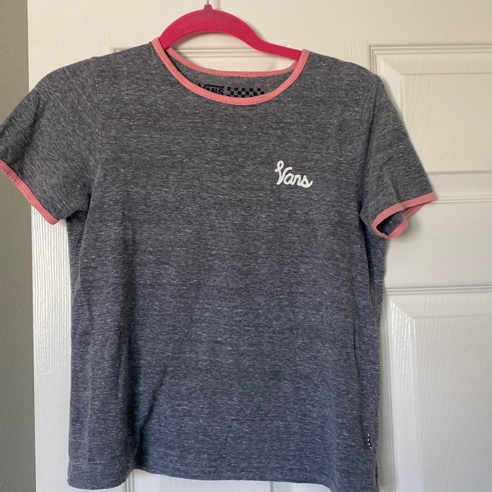 only worn once🚨comfy & cute, cropped vans t-shirt!!